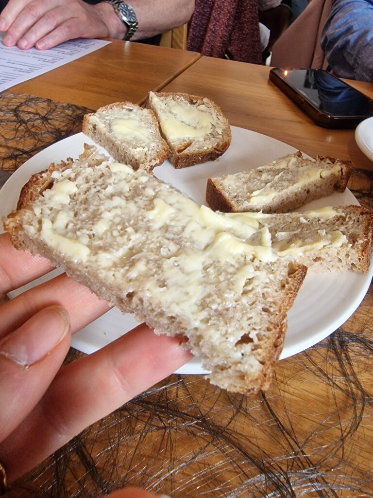 Pain Rustique mit Butter